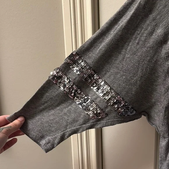 PINK Victoria's Secret Gray Sequin Tee - Picture 4 of 5